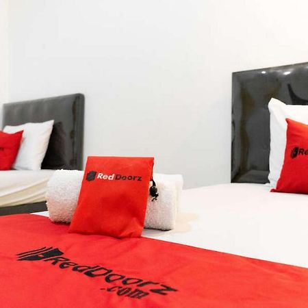 Hotel RedDoorz near Sam Poo Kong 3 Semarang Exterior foto