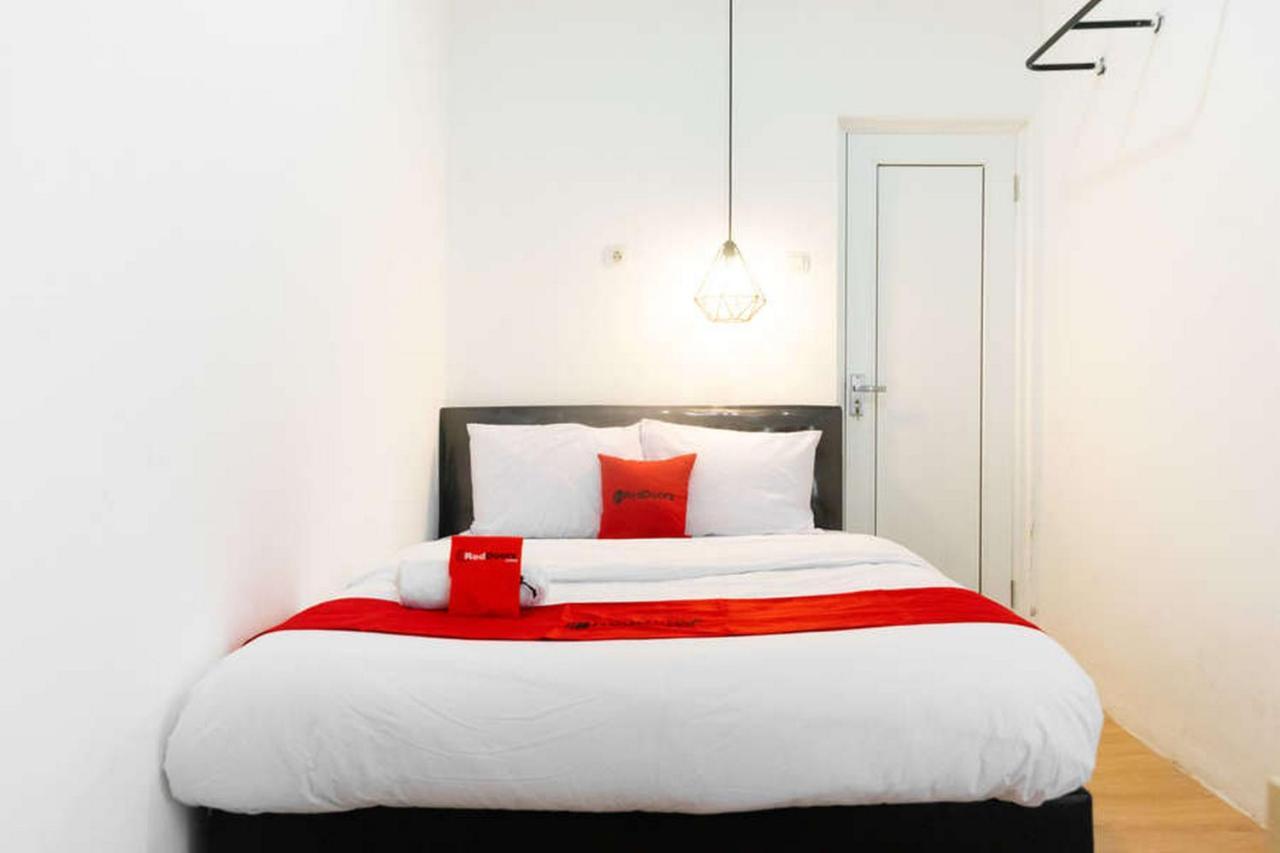 Hotel RedDoorz near Sam Poo Kong 3 Semarang Exterior foto