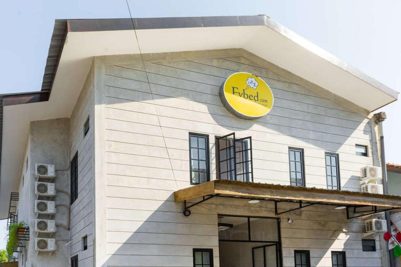 Hotel RedDoorz near Sam Poo Kong 3 Semarang Exterior foto