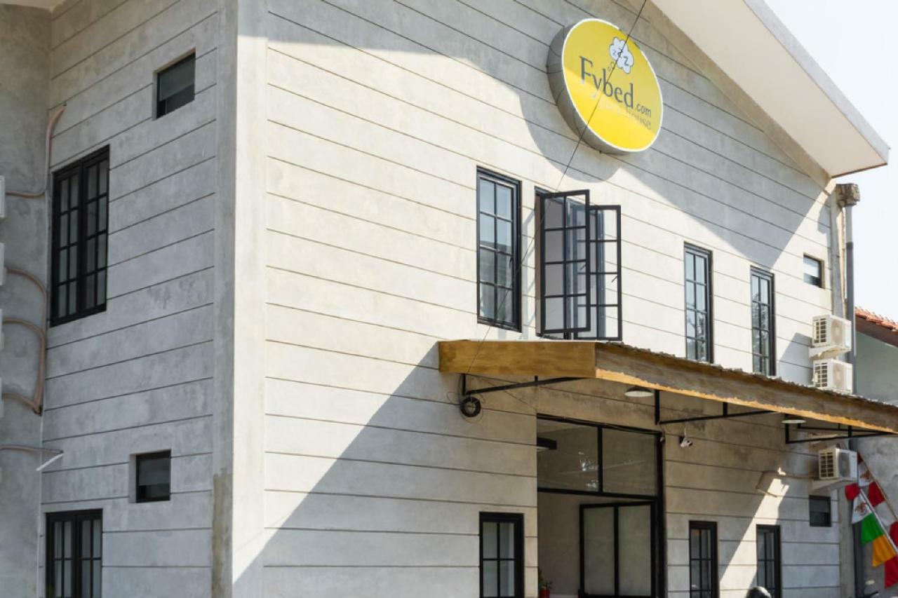 Hotel RedDoorz near Sam Poo Kong 3 Semarang Exterior foto
