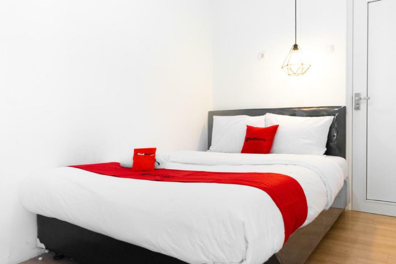 Hotel RedDoorz near Sam Poo Kong 3 Semarang Exterior foto